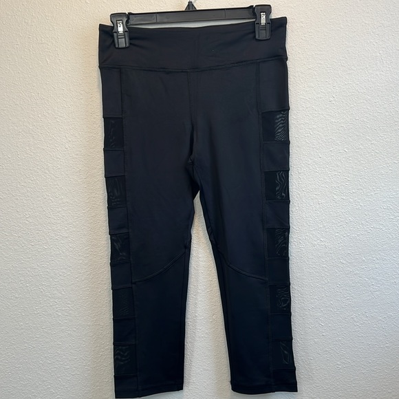 Forever 21 women’s long leggings black with mesh panels on sides - Picture 2 of 8